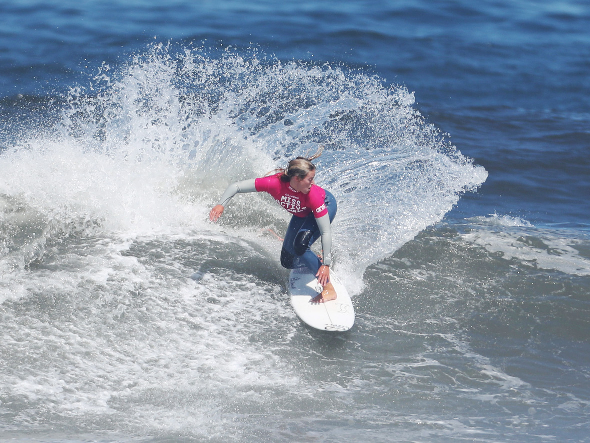 CAMILLA KEMP ELOGIA AS ONDAS POR PERMITIREM UM SURF POWER